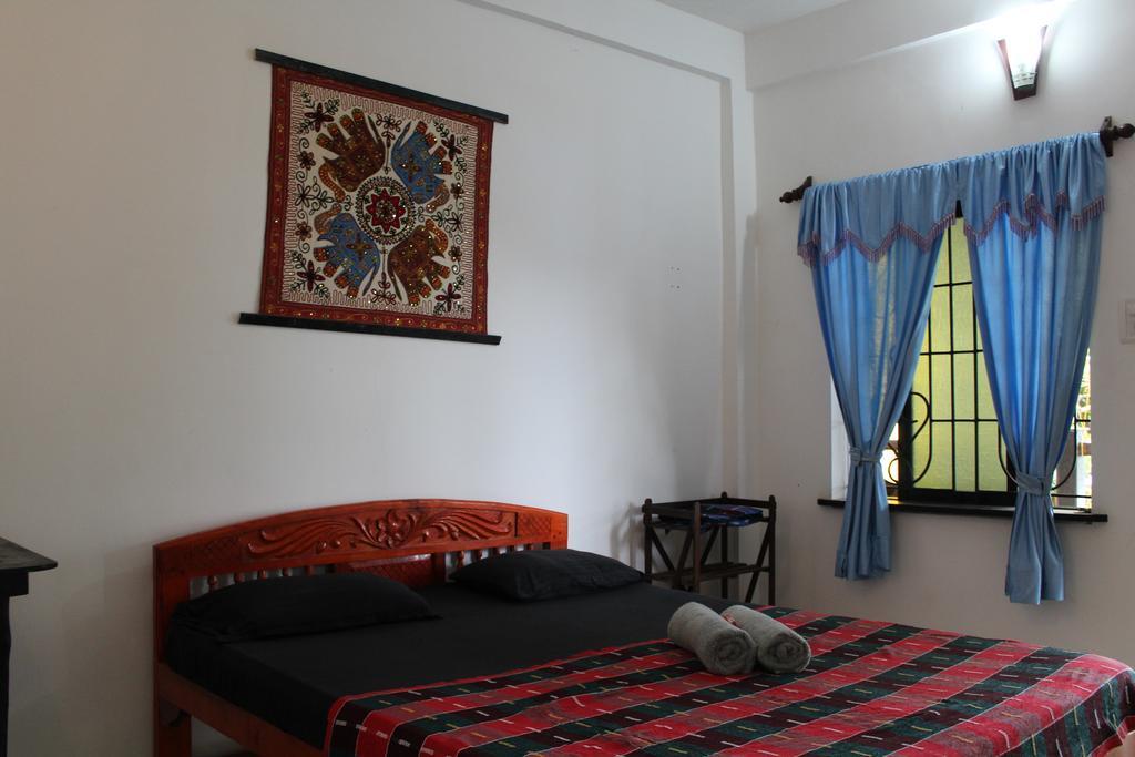Cactus Guesthouse 阿姆波尔 外观 照片
