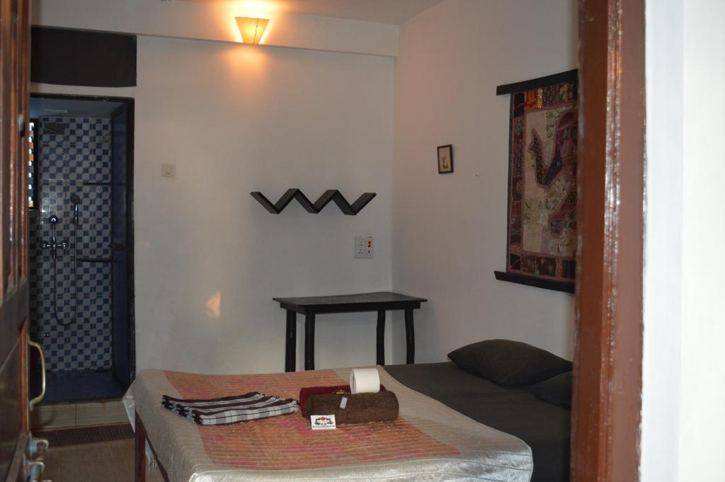 Cactus Guesthouse 阿姆波尔 外观 照片