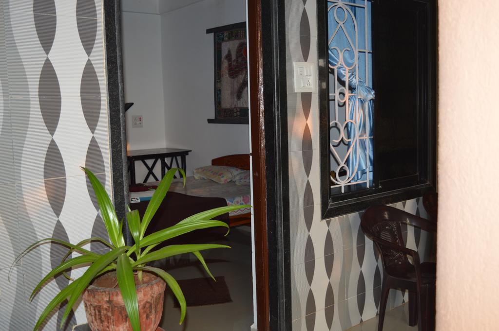 Cactus Guesthouse 阿姆波尔 外观 照片