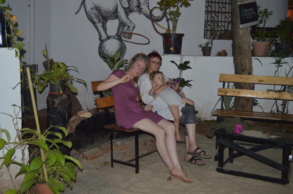 Cactus Guesthouse 阿姆波尔 外观 照片
